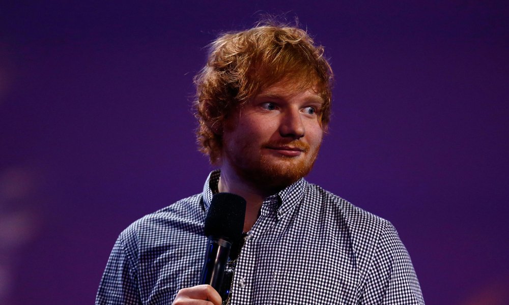 De vuelta al Medioevo: Una princesa le cortó el rostro a Ed Sheeran con una espada dlvr.it/Mm9nBq