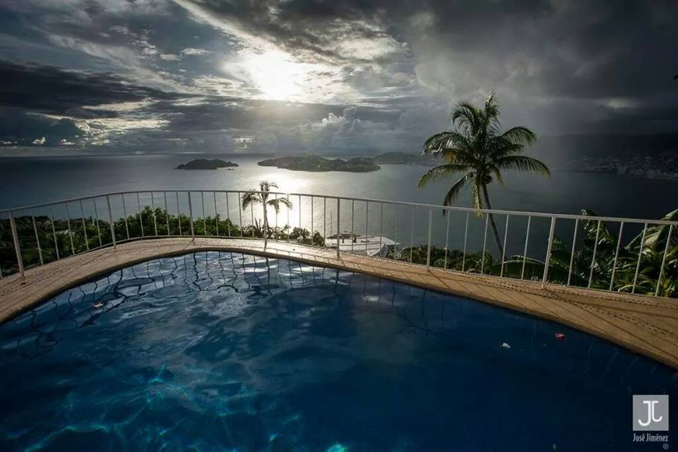 BrillaAca's tweet photo. Un #lugar lleno de #vida y #encanto #HotelLasBrisas #Acapulco con #AcaFunViajes #Pachuca #Tlaxcala #Puebla #Edomex #CDMX #Morelos #Taxco https://t.co/ayOI1qv1dR