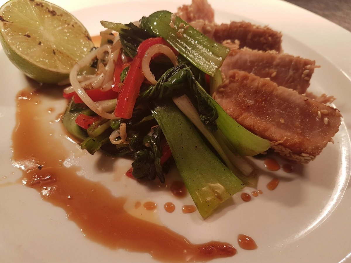 Seared Tuna Steak with Sauteed Veggies and a Sessame Crust £12 zonly #fishoftheday #chiswick #cabinchiswick #MondayMadness