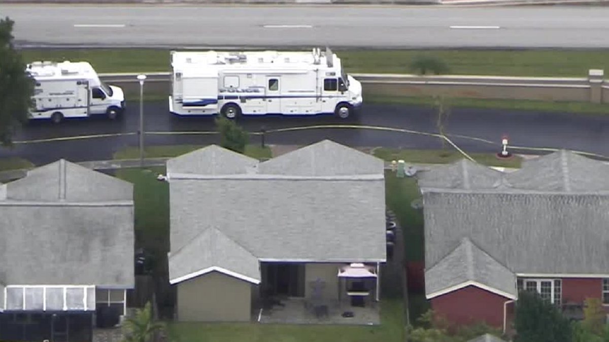 Burglar shot by homeowner in Sunrise, police say bit.ly/2fF1fR1 https://t.co/SZcZ02gD0J