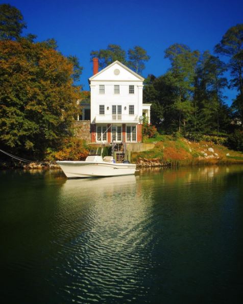 GradyLife's tweet image. Beautiful #fall picture shared by Boats Inc. when picking up a Fisherman 230 to winterize&amp;amp; store it for the season. #GradyLife #fallboating