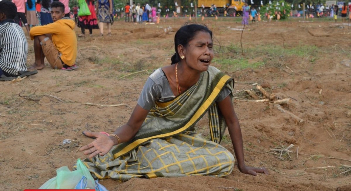UstpacAdvocacy's tweet photo. 1)#Tamils in N-East #SriLanka defy threats& Honor their fallen on #MaaveerarNaaL. Heartrending scenes of grief & consolation.#Right2Remember https://t.co/teIweSMPn3