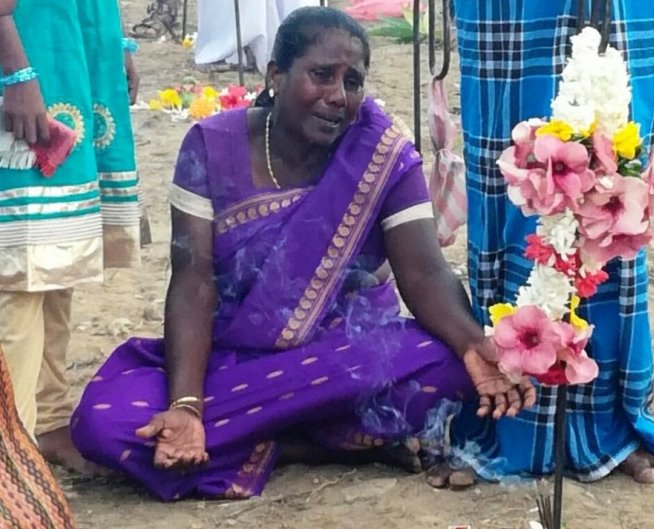 UstpacAdvocacy's tweet photo. 1)#Tamils in N-East #SriLanka defy threats& Honor their fallen on #MaaveerarNaaL. Heartrending scenes of grief & consolation.#Right2Remember https://t.co/teIweSMPn3