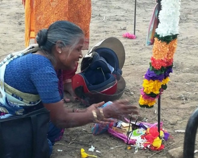 UstpacAdvocacy's tweet photo. 1)#Tamils in N-East #SriLanka defy threats& Honor their fallen on #MaaveerarNaaL. Heartrending scenes of grief & consolation.#Right2Remember https://t.co/teIweSMPn3