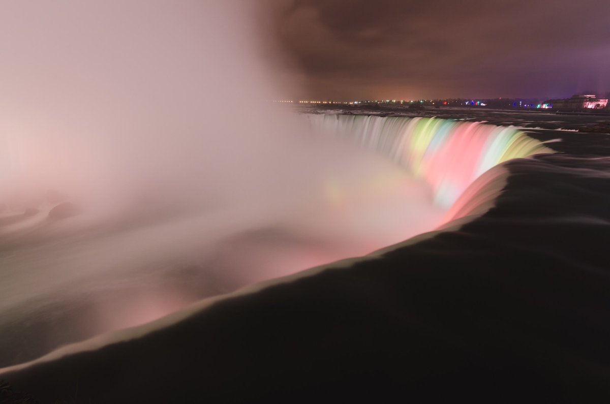 alexmeyphoto's tweet photo. A beautiful view of @NiagaraFalls. Thank you #CCSL2016 for this incredible opportunity to learn about leadership and development https://t.co/m189Q2G0u7