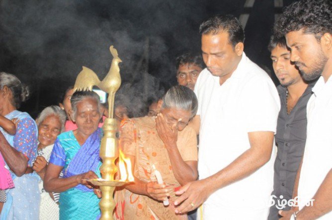 UstpacAdvocacy's tweet photo. 1)#Tamils in N-East #SriLanka defy threats& Honor their fallen on #MaaveerarNaaL. Heartrending scenes of grief & consolation.#Right2Remember https://t.co/teIweSMPn3