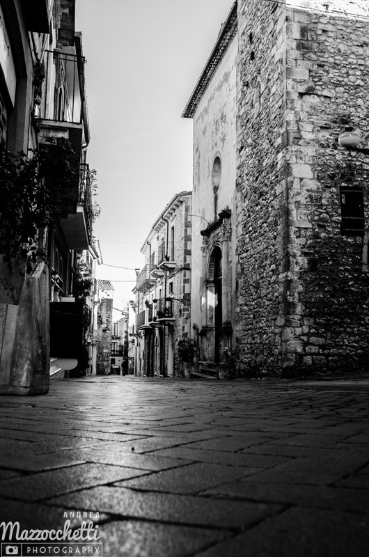 AmFineArtPrints's tweet image. Along the streets of a small italian village. #Art #Prints discounted on this #CyberMonday. Use the code LFLRYN - andrea-mazzocchetti.pixels.com/featured/stree…