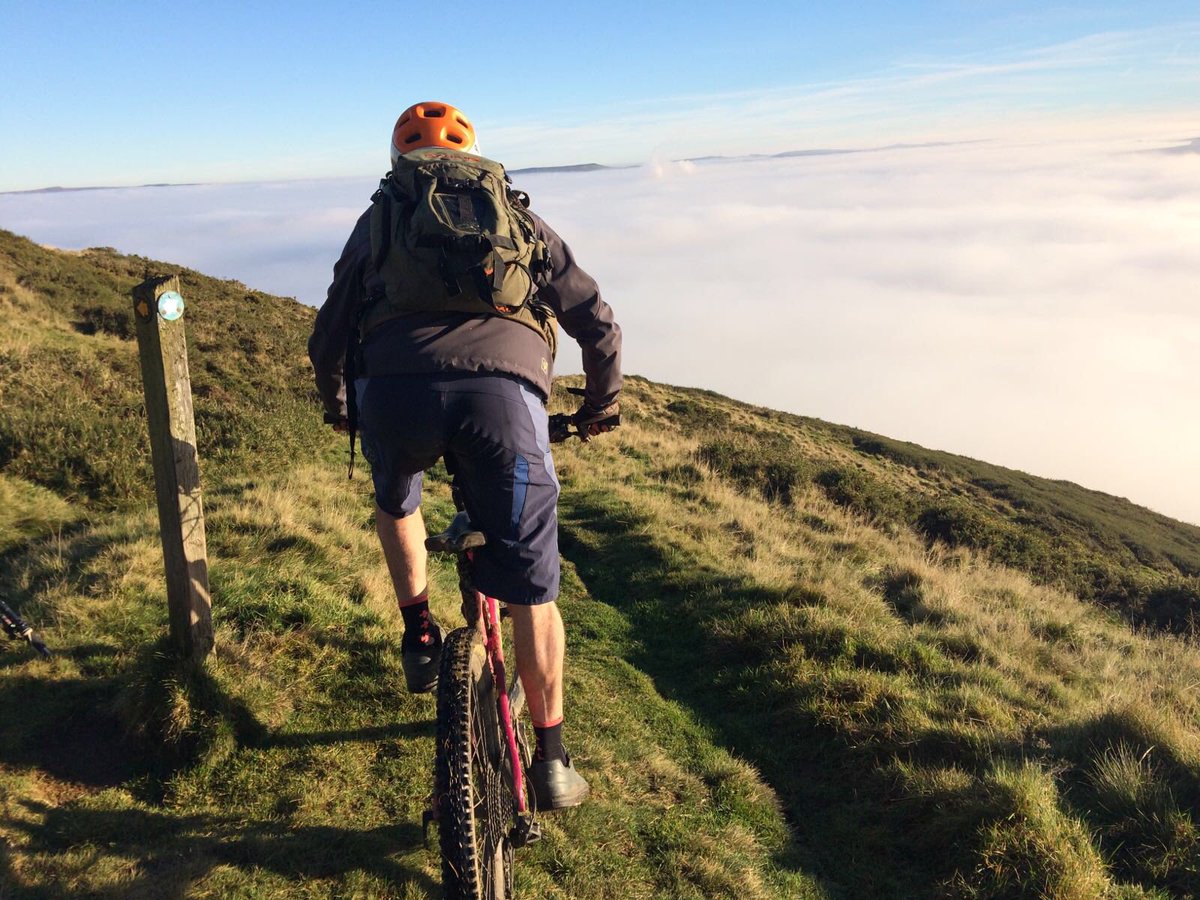 Riding above a sea of clouds, descending into the Hope Valley #peakdistrict #mtb