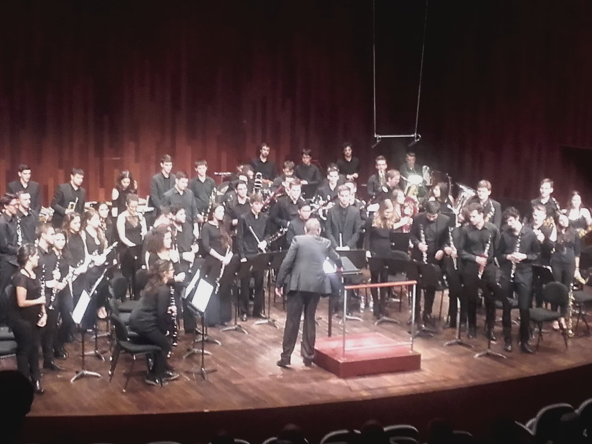 esmuccat's tweet photo. Ara mateix la #Banda Simfònica @esmuccat interpreta #Rebroll de @SalvadorBrotons dirigida per @Raultrombon a @lauditori #GransConjuntsEsmuc https://t.co/ChF2jlXP8M