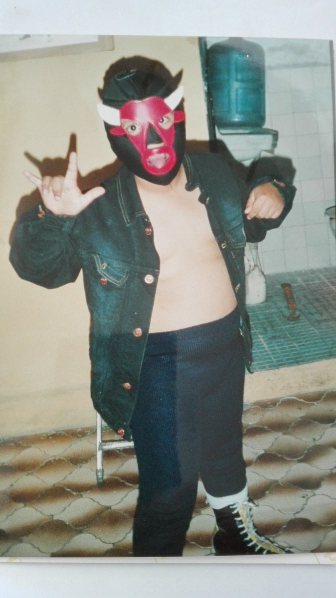 jesussse's tweet photo. @arenaqro 
#blackbulljr
Inicios de mascota 😎💪👍👌👊👈😠 https://t.co/ixy8IgUgJb