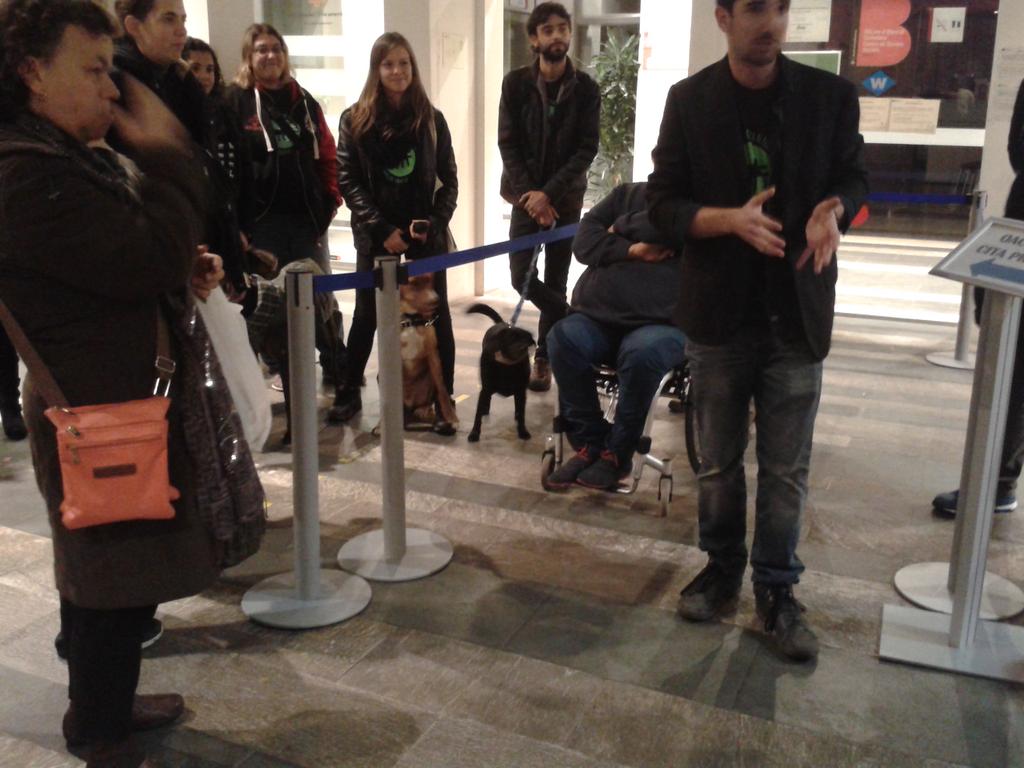 angelstomasgonz's tweet photo. Exposició fotogràfica GUAUUU quins terapeutes! fruit de la col-laboració entre @AlPerroVerde i entitats socials Acosteu-vos! Molt bona feina https://t.co/gIzjrl9K3z