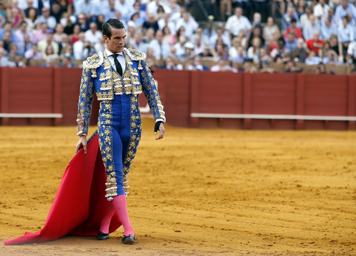 Sube un 11,7% el número de espectadores que acude a festejos taurinos laeconomiadeltoro.wordpress.com/2016/11/28/sub…