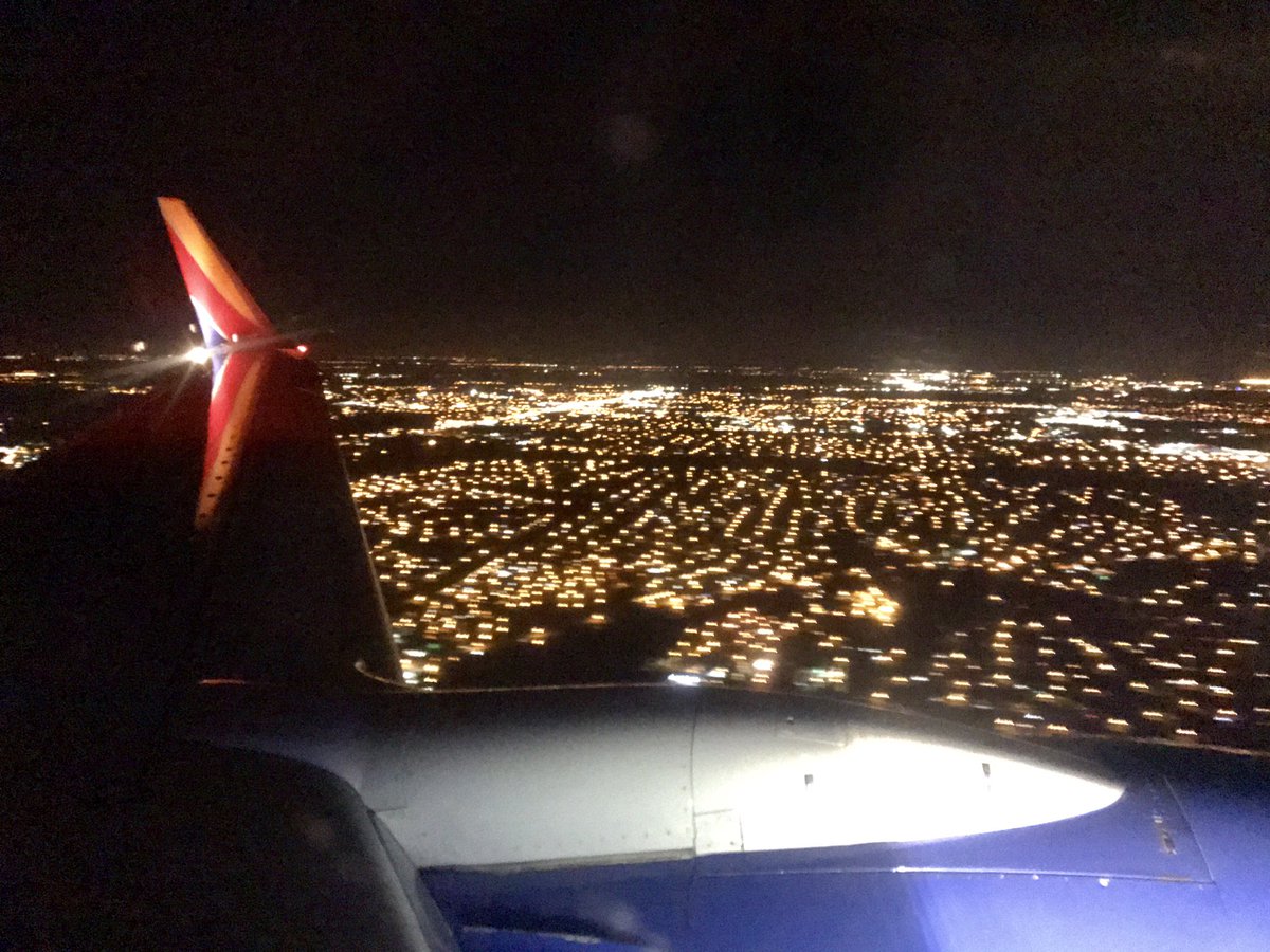 AlyciaPollock's tweet image. Is there anything better than coming home to the #Orlando skyline at night? 😍#FlyMCO #SWApics #FlySouthwest #SouthwestAir