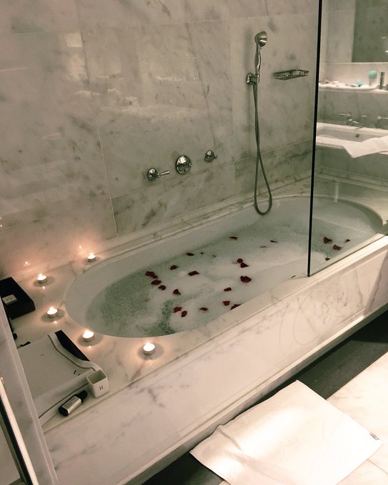 👑👑👑 https://t.co/r9BEZQHxFG<a href="/tag/webcams"class="tags"><span>#webcams</span></a>