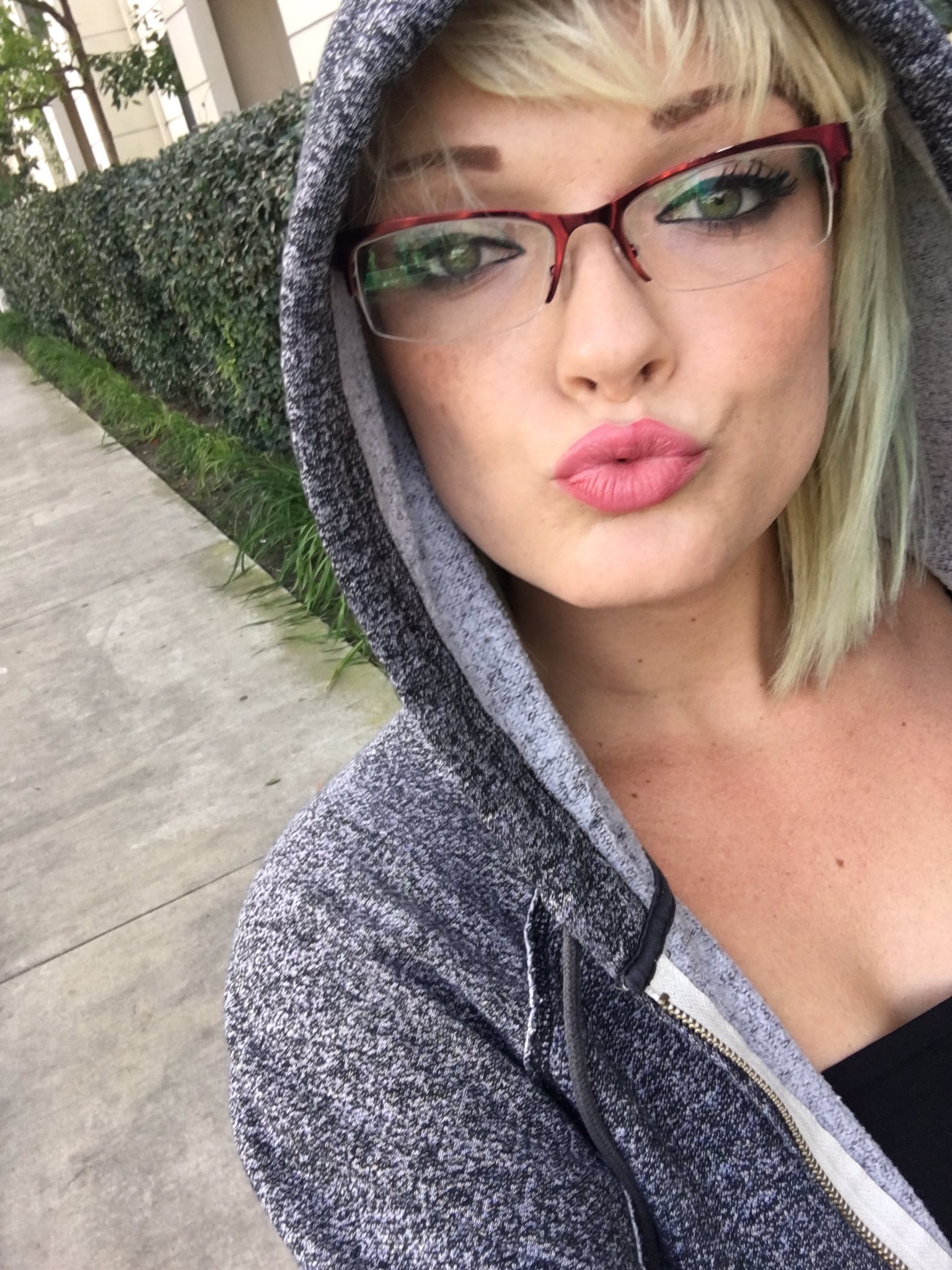 Tw Pornstars Zoey Paige Twitter My Disguise 6 48 Pm 28 Nov 2016