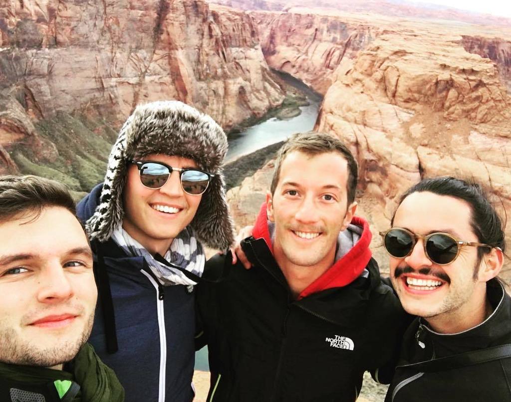 aou_house's tweet photo. #äöü_house #horseshoebend #beforethesnow #coloradoriver #roadtrip #ca #ut #az #nv #4statet… https://t.co/EO3RWkeqoF https://t.co/nhUsiAh9Rt