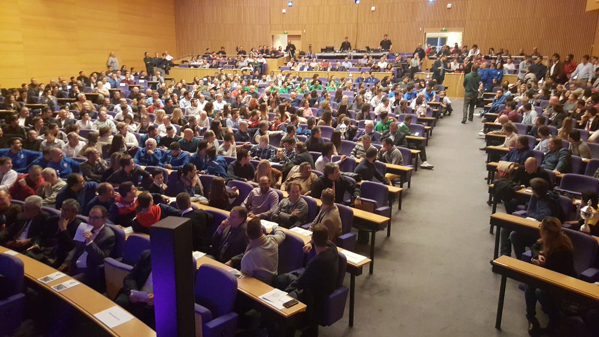FFCV_info's tweet photo. Lleno absoluto en la Gala de #PremiosFFCV en el Palacio de Congresos de Valencia. https://t.co/wYI7dkEHt3