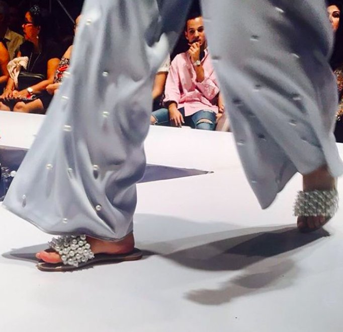 KikaRochaModa's tweet photo. Enamorada de tantos detalles bonitos!! Perlas de pies a cabeza en la colección de @pamelastevensonb #designertowatch #micolombia #estilokika https://t.co/McpluDwImY