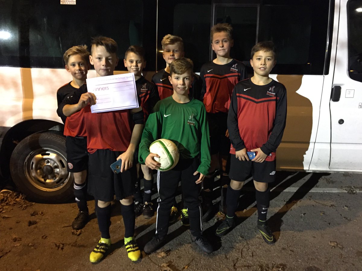 EccoPEdept's tweet photo. #eccoboys #Sheffieldchampions #1stTitle https://t.co/HpZHoHh3ui