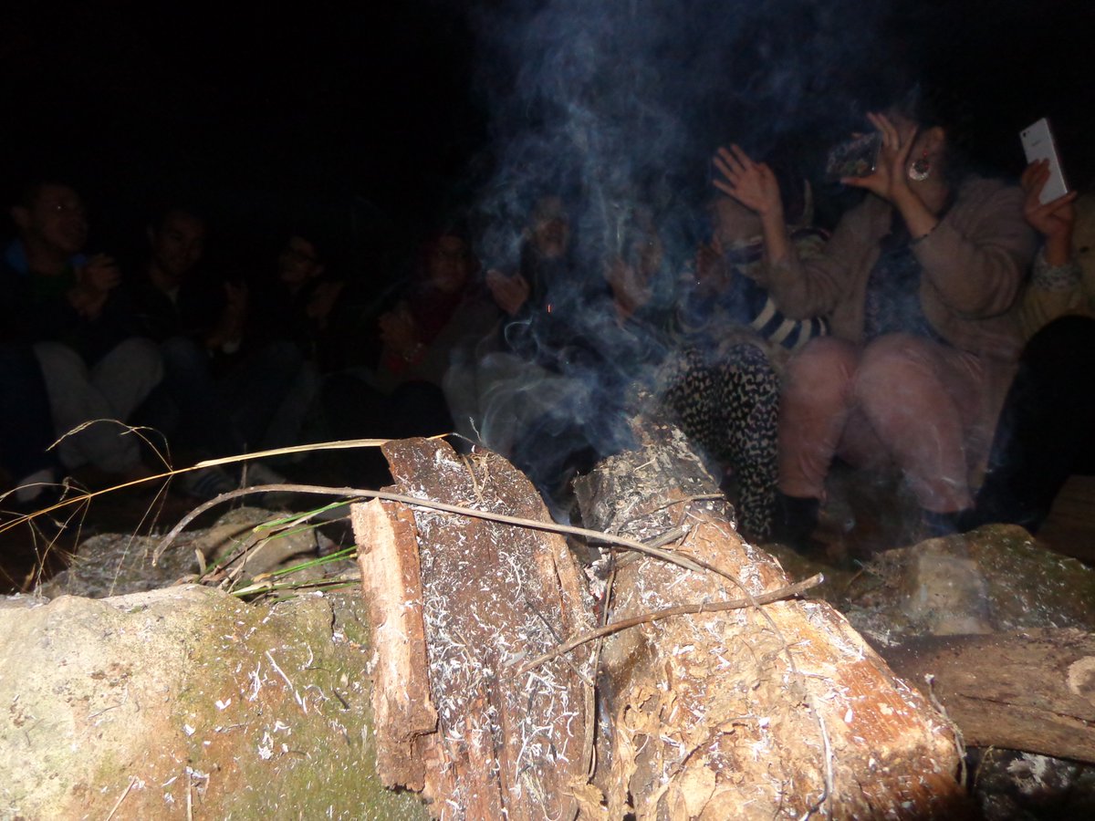 TourismAY1's tweet photo. Soirée feu de camp #DZ avec les #CCJ de #Alger #Annaba #Batna #Bejaia #Biskra #Djanet #Guelma #Tizi_Ouzou #Tindouf #Skikda #Oran #TourismAY https://t.co/2y1JegpS1U
