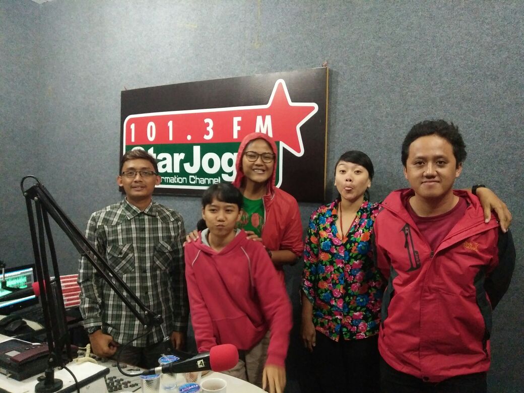 #VERYLATEPOST #THROWBACK
Terimakasih Mas Galih &amp; Star FM Jogja yg sudah menyambut kami &amp; memberi kesempatan utk bersuara ttg #MalakaMenyala