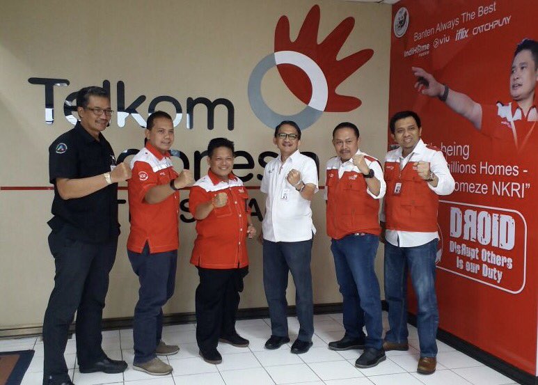 A_Sugiarto2015's tweet photo. Tks pasukan mas @ipoen72 TREG-2 dan tuan rumah Witel Banten, militan sinergi @TelkomIndonesia @TransvisionID buat IndiHome mantab https://t.co/y58PojDIAG