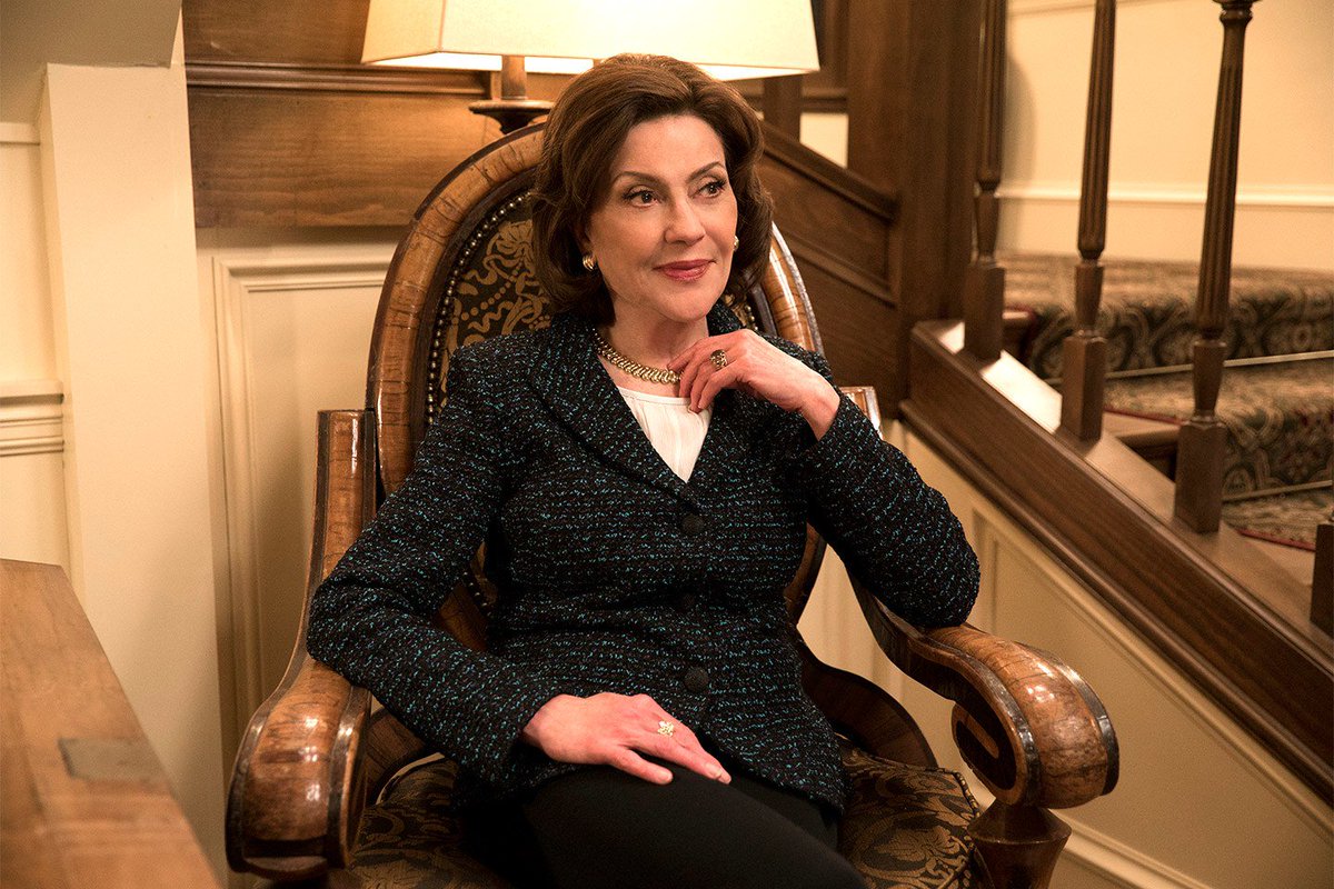 Emily Gilmore is the real star of Netflix’s #GilmoreGirls vntyfr.com/KSgMEx8