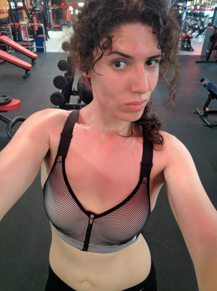 ScarlettPixl's tweet photo. Working out with my @DigitalifeMx #DigitalPartyV5 tshirt :) and then without it #workout #legmonday #fitness #TrainLikeAnAngel https://t.co/8fINUzUoUI