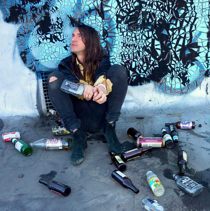 Si te llaman punk
y te gusta
alguien está mintiendo
y seguramente
Seas tú.