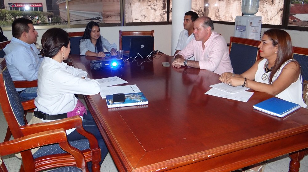 AlcaldiaCerete's tweet photo. Proyecto de Interconexión Chinú-Montería a 230 mil voltios es socializado por Isa Intercolombia a alcalde(e) @nandydelae y Sec.de Planeación https://t.co/xMB8wJdsmN