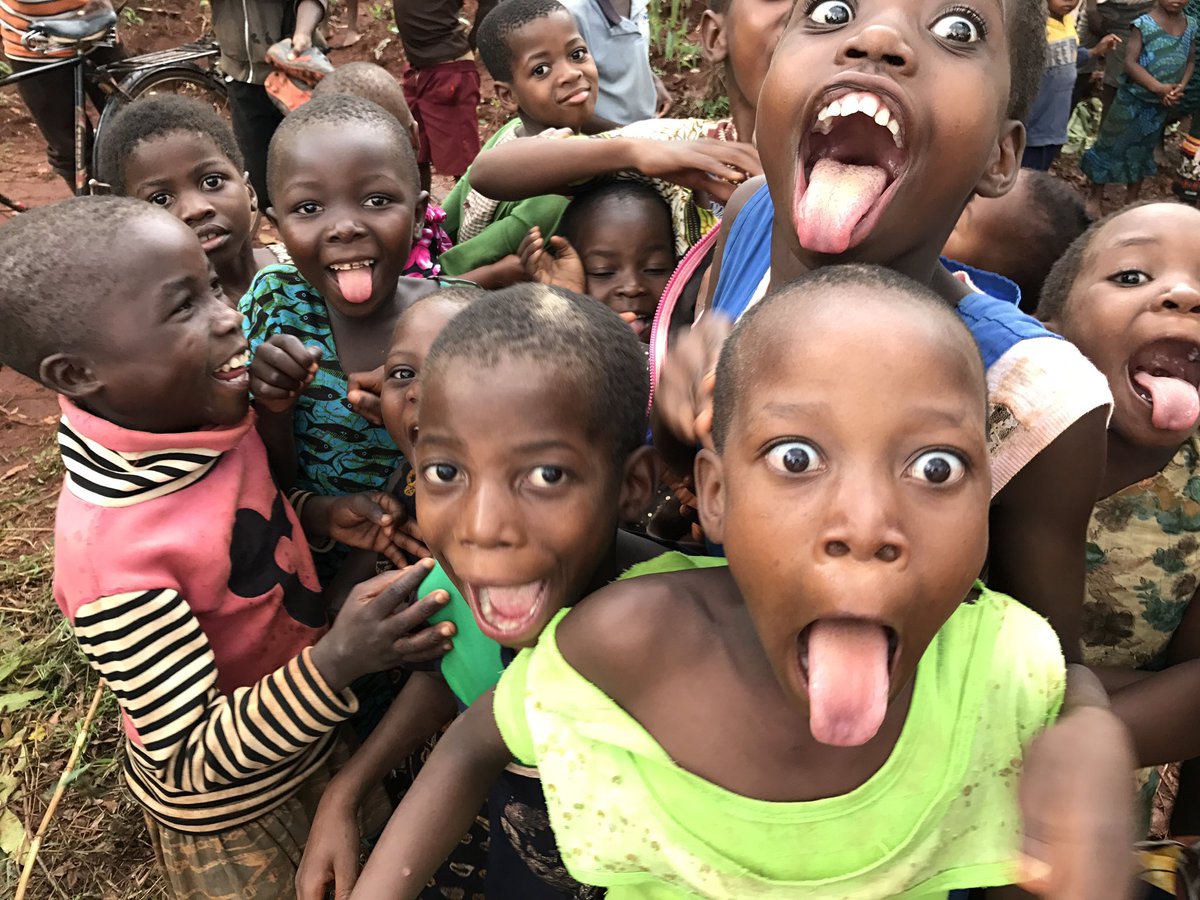 Kelliew1976's tweet photo. Happy faces at the drilling of a new borehole in their village! @OneDifference @WorldDutyFree @BewleysUK @MMU_Food #OneInMalawi https://t.co/hXEmK0QZjv
