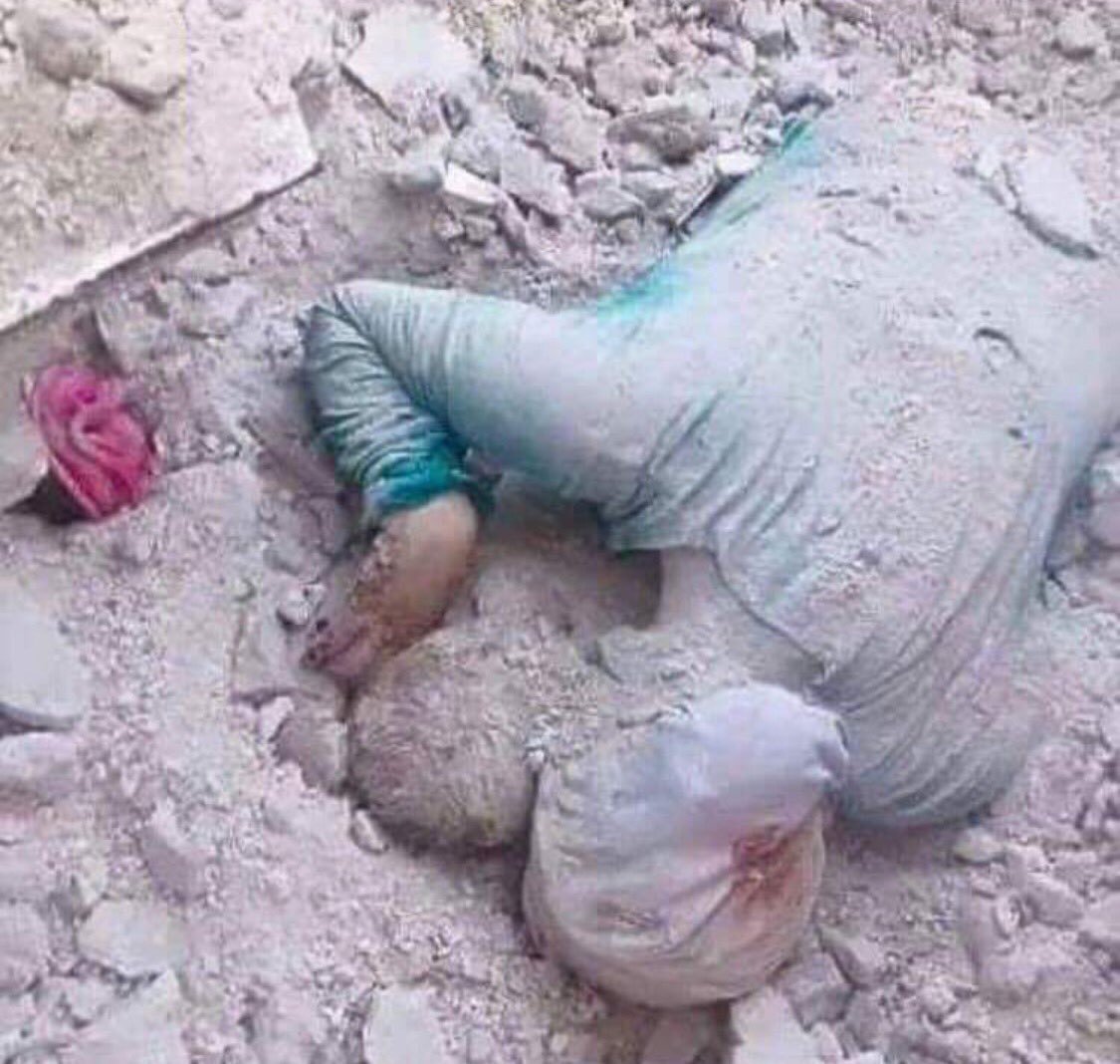 Anne yüreği ,ölüm anında dahi çoçuğunu bırakmaz 
#HalepÖlüyor