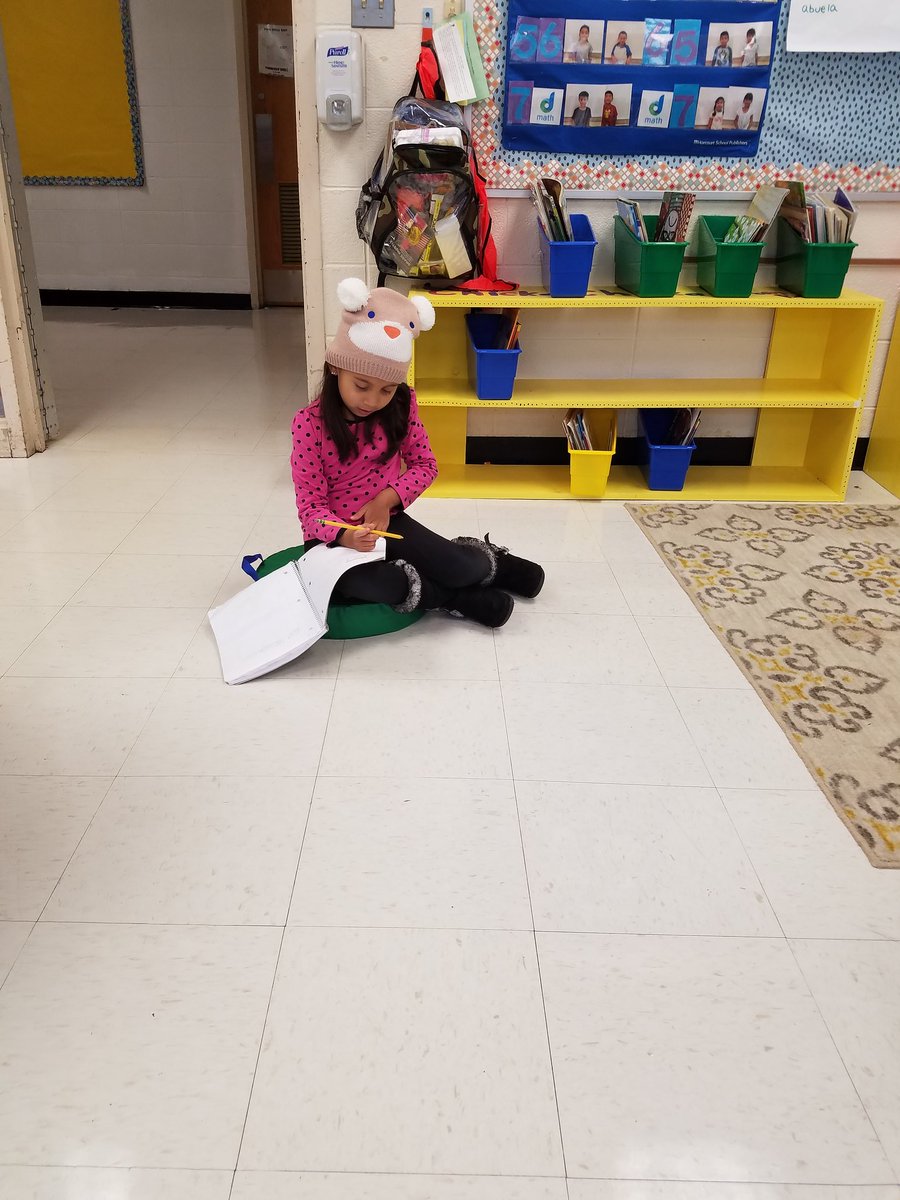 MsGistenson's tweet photo. choosing the option that helps us work best with flexible seating! #RedOakRockets https://t.co/tI9ghUwqIU
