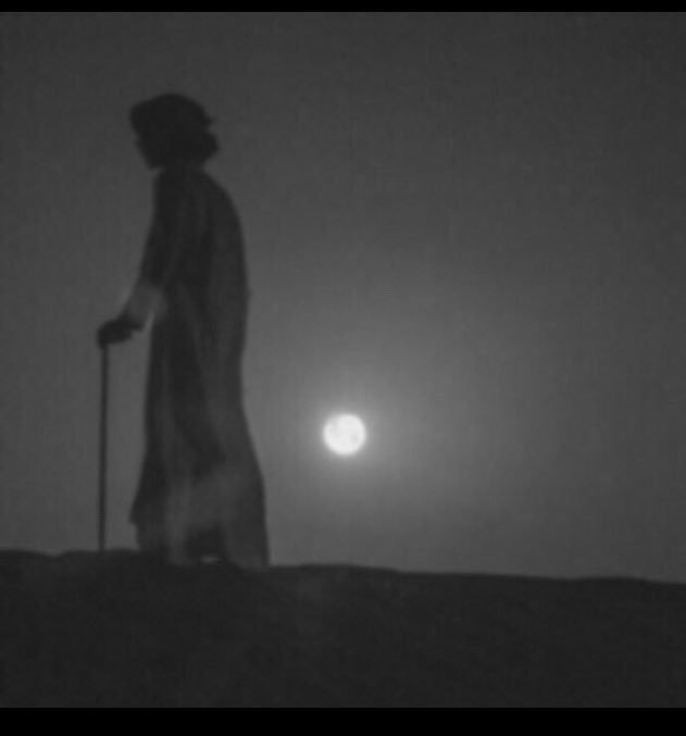 -
اجـاريه بـ الونـه واجـاريه بالعبـرات 
واقوي عزومه وانصحه والبلا فيني