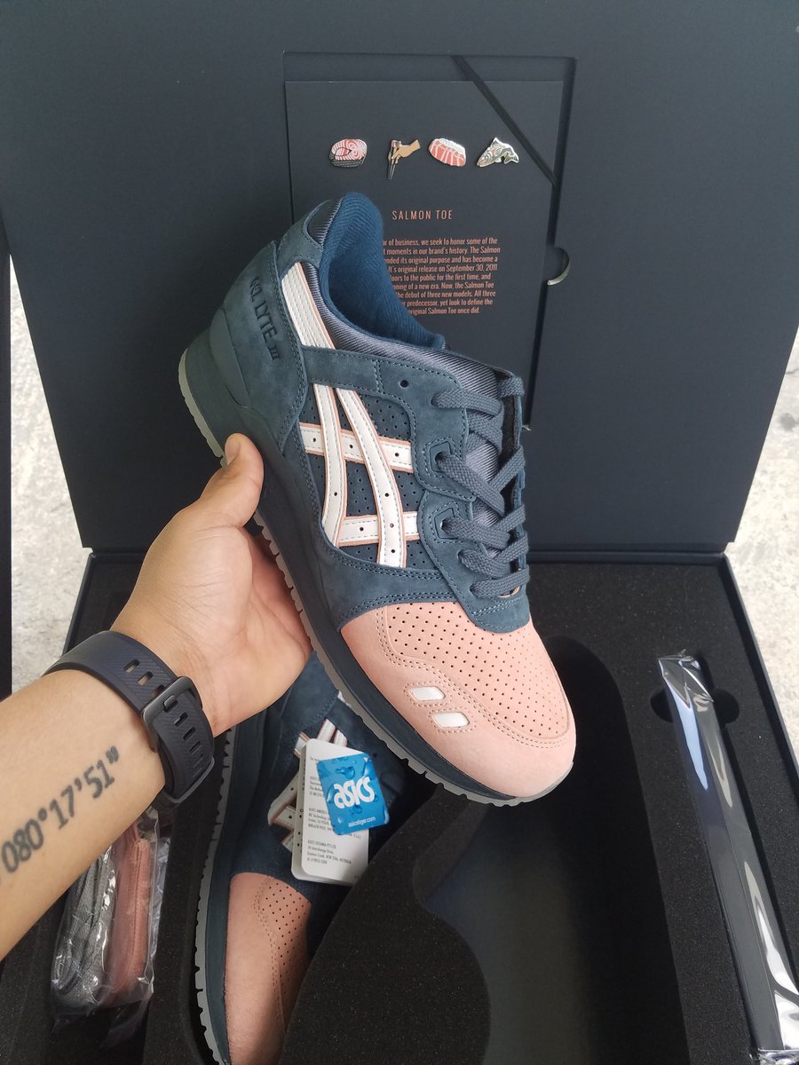 brysneaks's tweet photo. UPS dropped these off earlier.. Dreamed of having these back in '11 #salmontoes 🙏 @RonnieFieg @KithSet https://t.co/cnH0TTSfIO