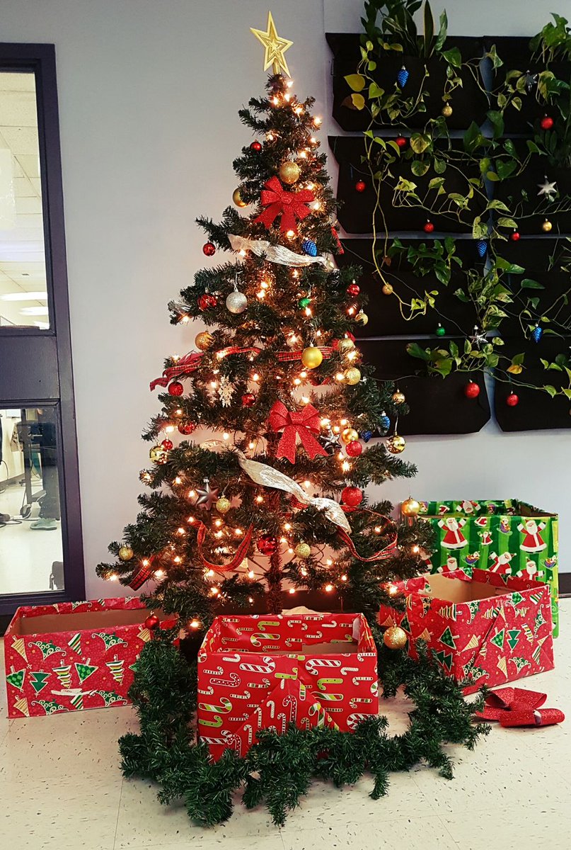 myCCNMBoucher's tweet photo. Our lovely Christmas tree at Boucher! We're getting into the holiday spirit! #SpiritoftheSeason #BoucherChristmas #BINM https://t.co/k1hztexKr6