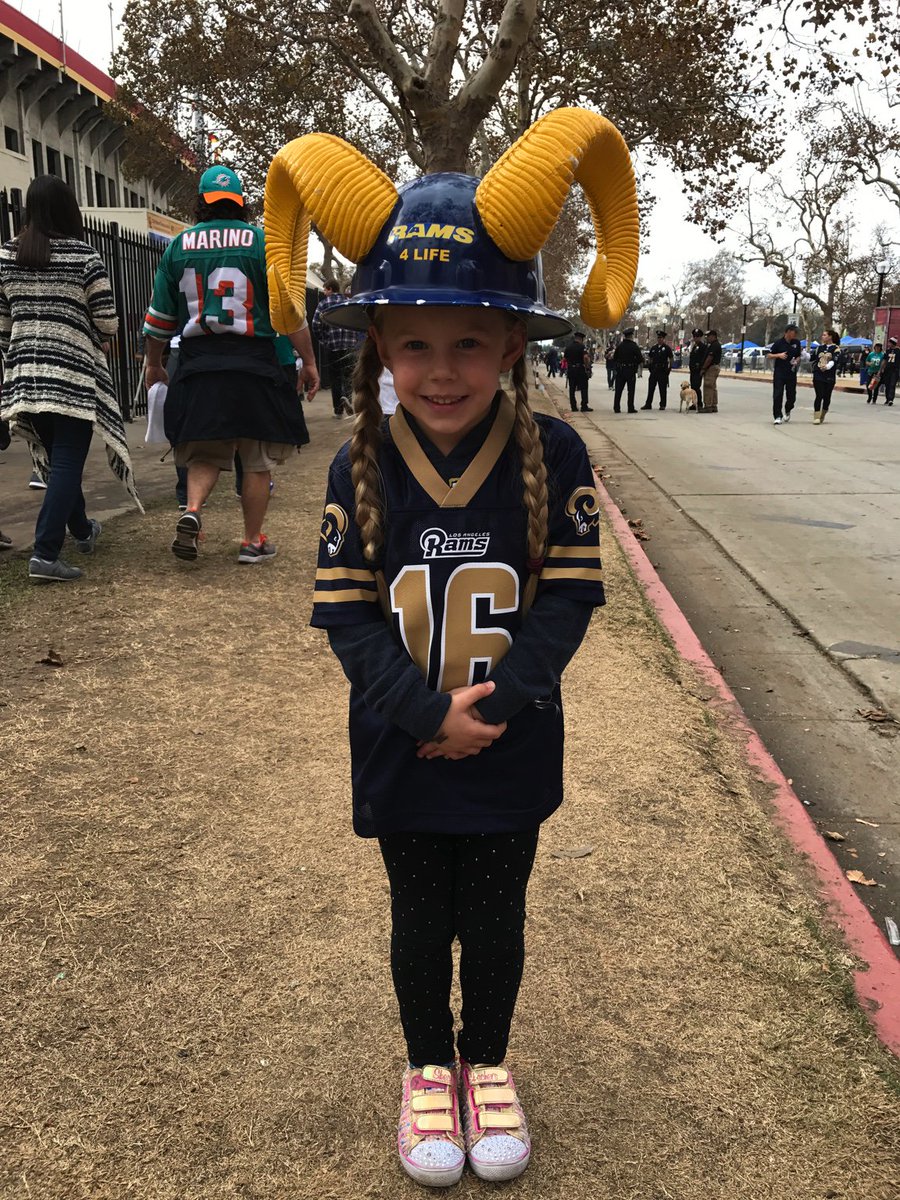 CedarsSinai's tweet photo. Does your little one ❤️ the #Rams? Show off your #MobSquad pride using #CedarsMobSqaud &amp; #sweepstakes to win tix! https://t.co/wkEfyUr1lB https://t.co/8GxpxBZ386
