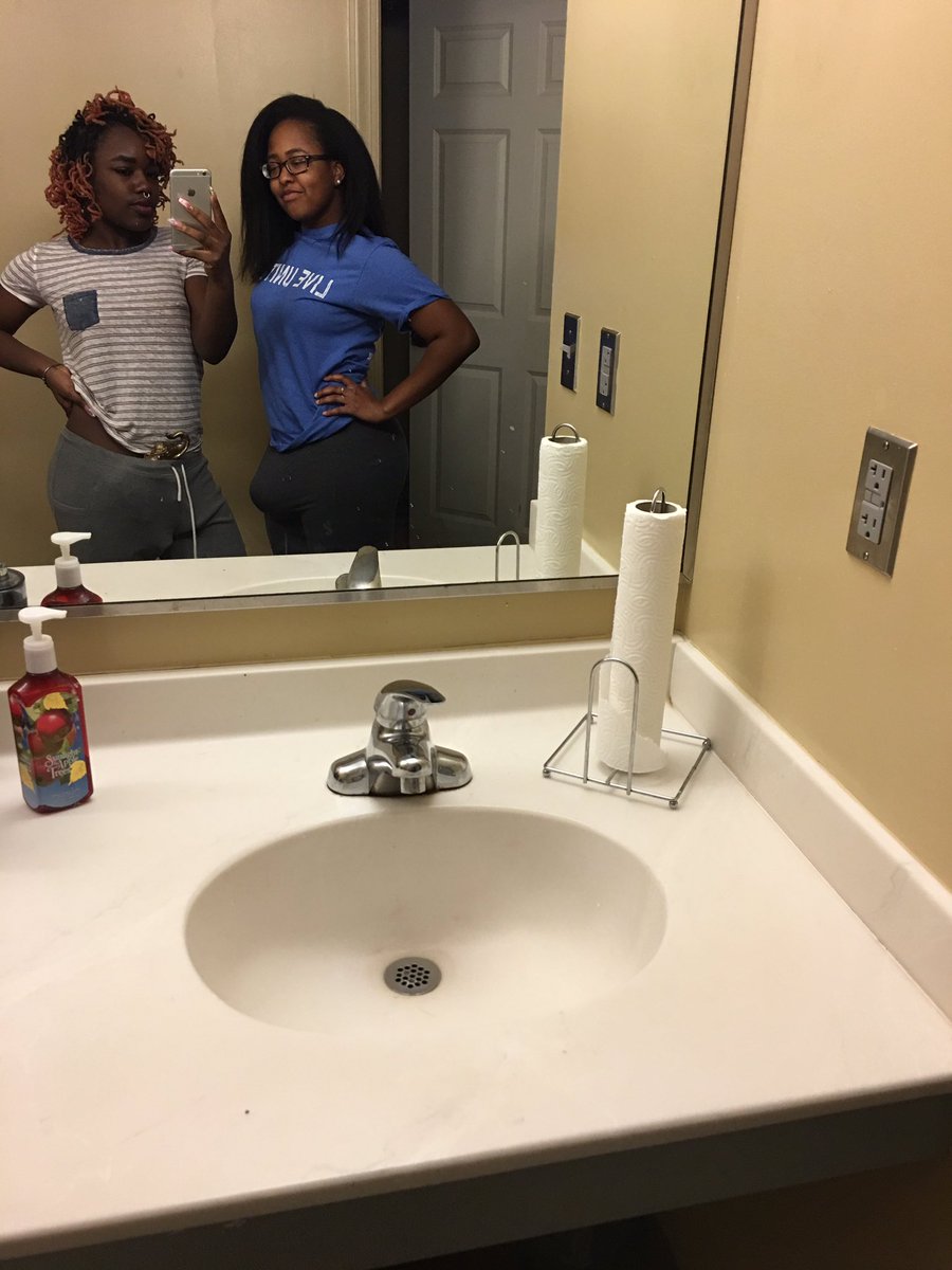 wstprincess's tweet photo. When You Can Participate In #ThickAssHellChallenge So You Have To Play With Boys #GreySweatpantsChallenge https://t.co/oEL1f1Qevv