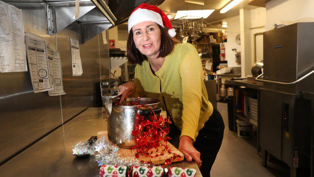 NelsonMail's tweet photo. Nelson's traditional Mayor's Christmas Dinner could be canned if a chef can't be found: https://t.co/0MeGAuqBDu https://t.co/zCwVWw7McT