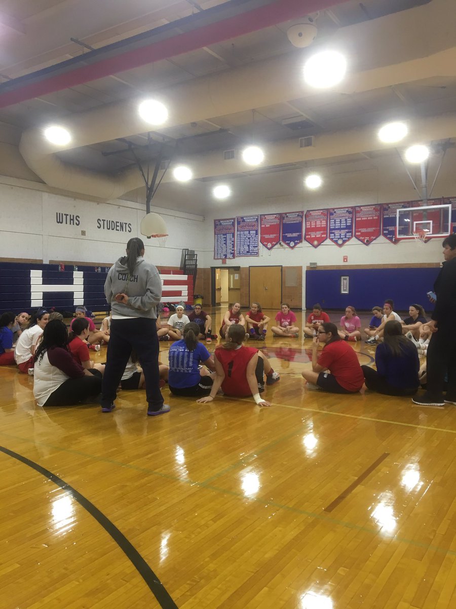 Minutemaidbball's tweet photo. With tryouts over it is time to get to work!! #minutemaidsbball #twp #firstofficalday #loveandbasketball #workhardplayharder 🏀💙❤️💙🏀 https://t.co/iTbaJx0lA4