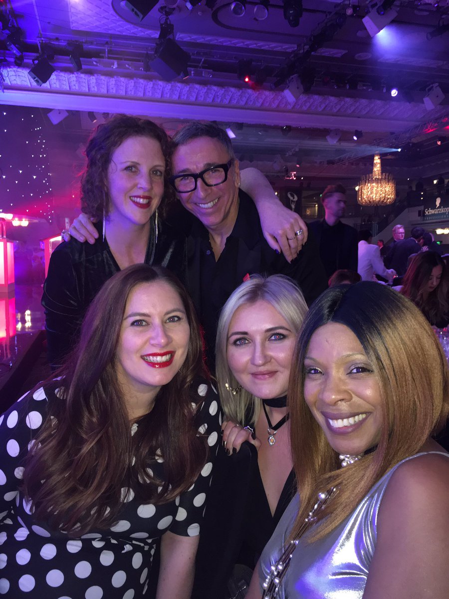 #bhaselfie #bha2016 the @lwprgirls hanging out with <a href="/kevinkahanuk/">Kevin Kahan</a> and @gogglebox0