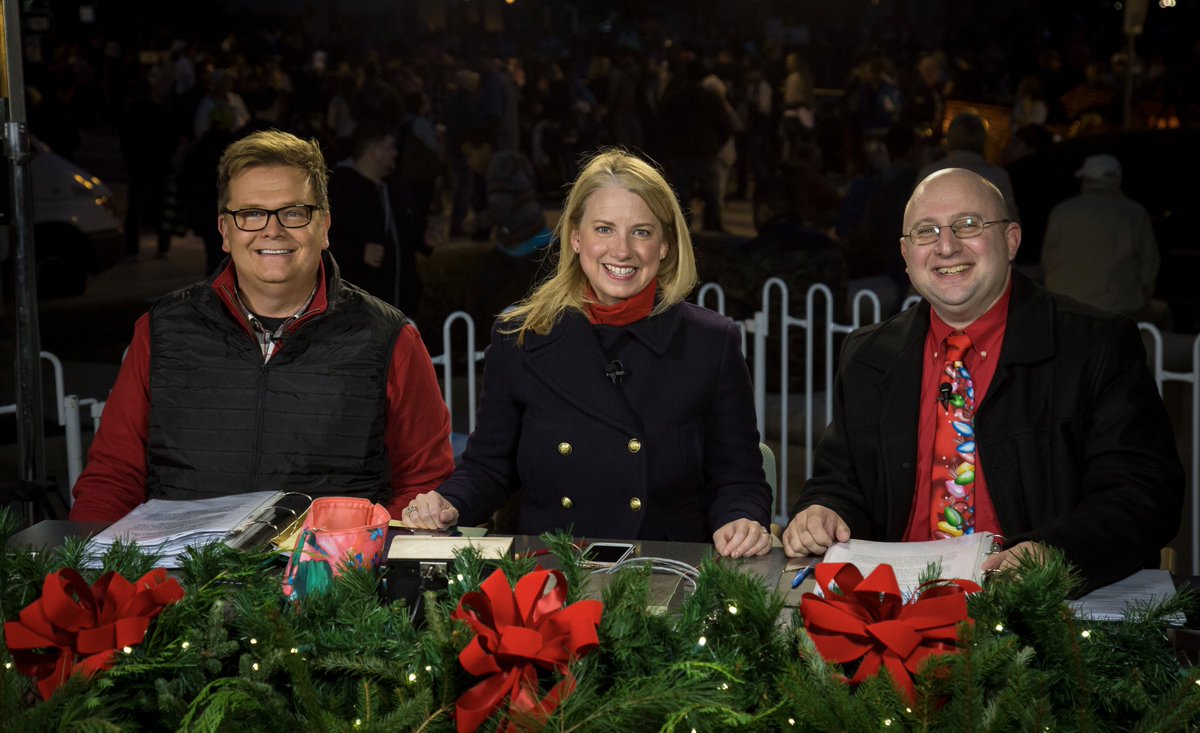 WKAR's tweet photo. Despite the #Rain we had a great time at @SilverBellsLans! More pictures at https://t.co/tnZ1CkQUB9. #SilverBells2016 https://t.co/oupOsYNBG1