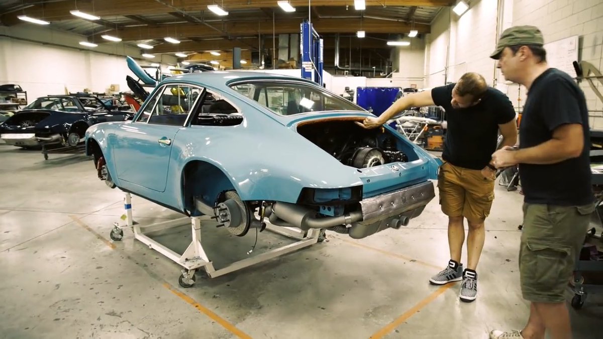 CarWaffle's tweet photo. Take a mind-blowing behind the scenes look at #Singer, the World renowned #Porsche tuner https://t.co/ERxY0YnJWT https://t.co/XmWuEZV2Uc
