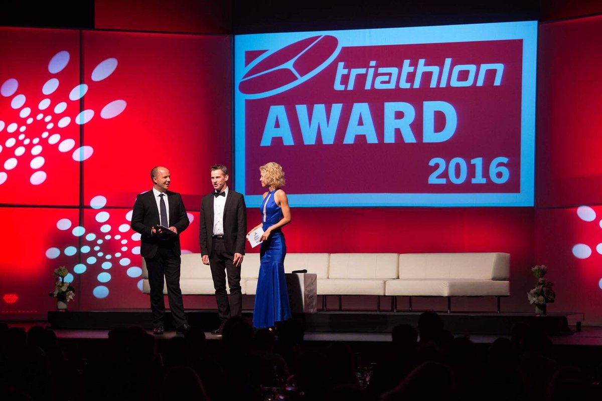 Triathleten des Jahres @janfrodeno @danielaryf und #Rookie @PatrickLange1. So verdient #Gala #Awards2016 @worldtriathlon