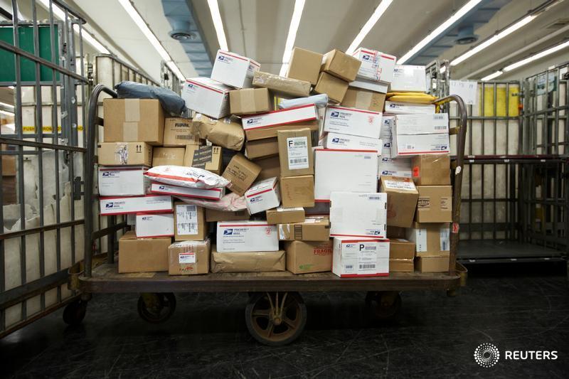 Reuters's tweet image. Has the Grinch transformed into the Porch Pirate? Data Dive examines just how many holiday packages are stolen: reut.rs/2gzDZIO