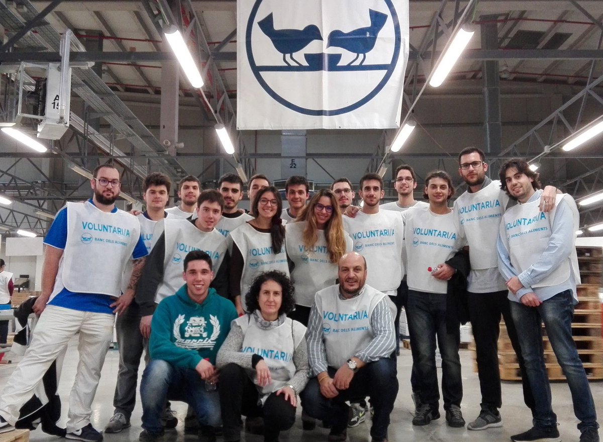 jrmoleroyll's tweet photo. Avui hem tornat a fer #Campana #Solidaria amb els estudiants #MktInd #EUSS per fer de #Voluntaris a la #Classificacio del #GranRecapte https://t.co/4ebHQxWvxj