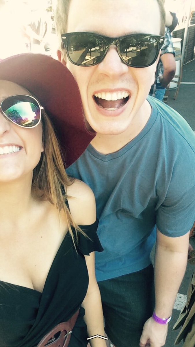 amandamm6509's tweet photo. happy belated birthday to my neediest best friend. love you to the moon and back ❤️💁🏽#ImPrettier @yaboysweetass https://t.co/lDu50IppnZ