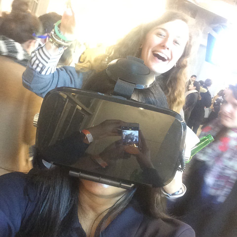 deborah_f33's tweet photo. Nous aussi on peut avoir la VR à la maison ? 😍 #AWDELACOM #VR #orangevr https://t.co/X5QwnQMGyu