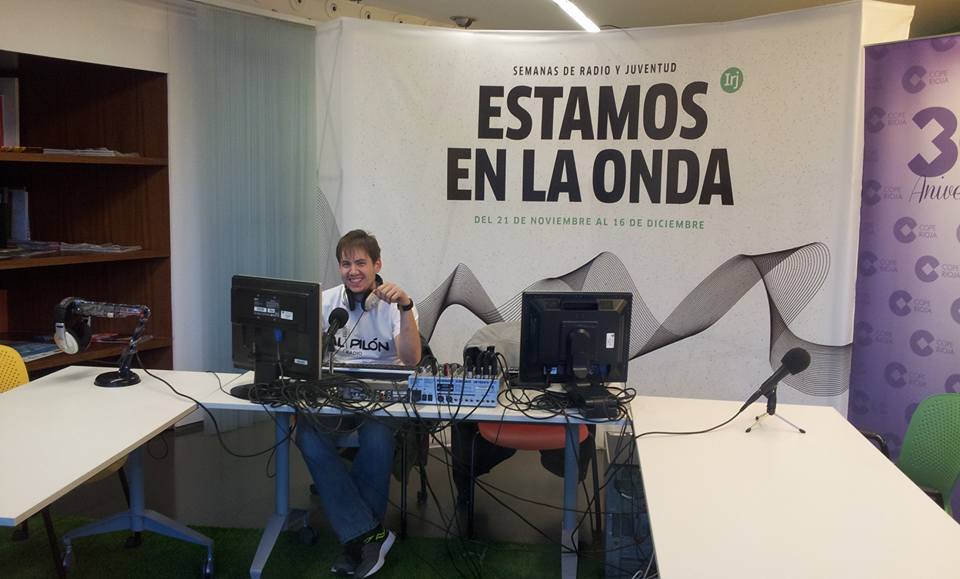 radioalpilon's tweet photo. Estamos muy felices de estar en @CopeRioja &amp; @irjjuventud con 'Las Semanas de Radio y Juventud' ¡Disfruta de la buena onda! #Radio #larioja https://t.co/1N0atJaOgs