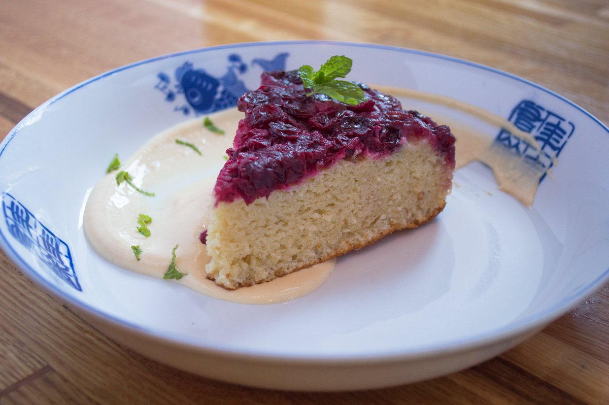 Reserve_LA's tweet photo. There's always an excuse for cake during the holidays. 8 slices to eat before 2017—https://t.co/aVraTG9lwW https://t.co/lQizwfvne5